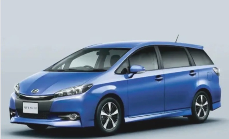Лобовое стекло на Toyota Wish